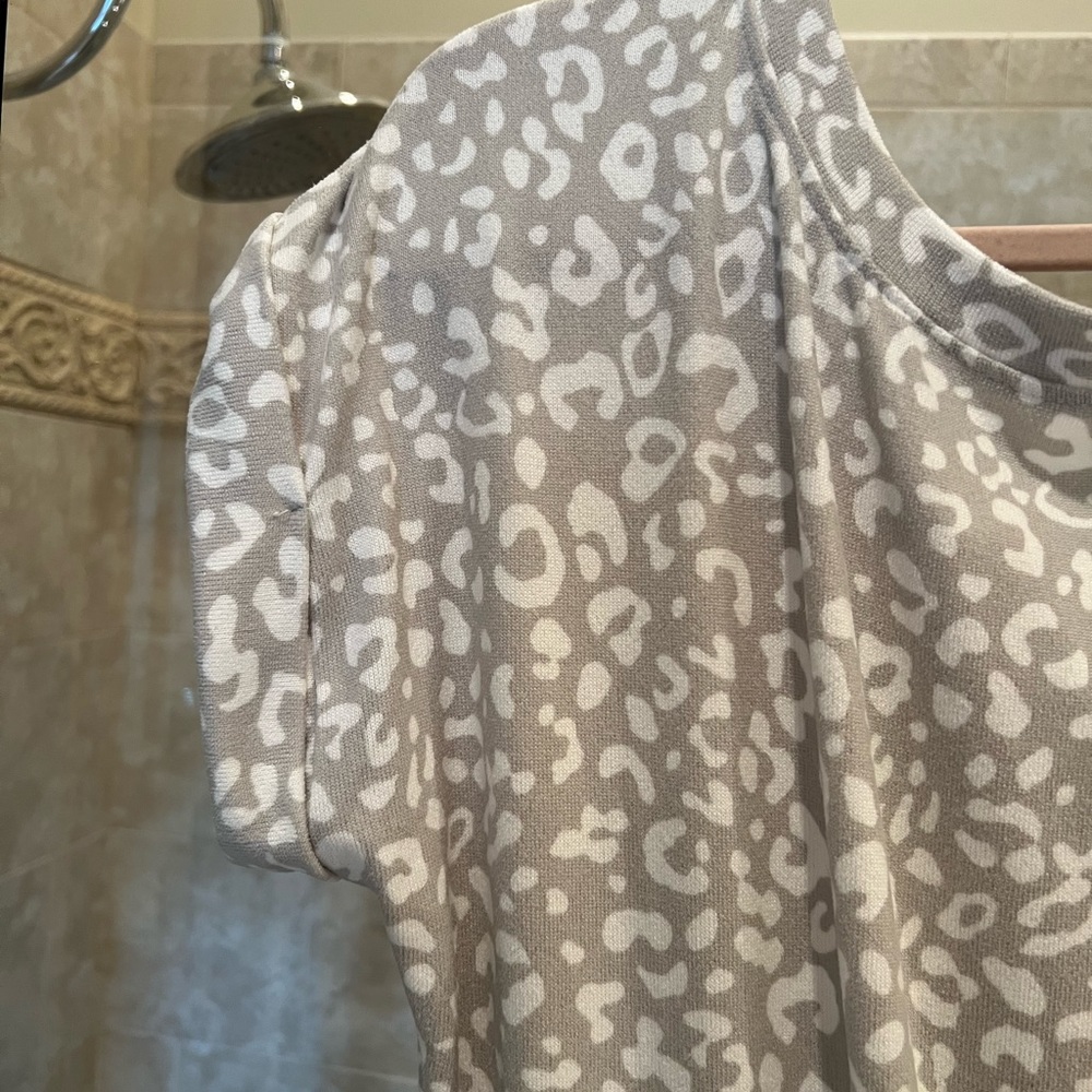 Cheetah romper - Picture 3 of 5